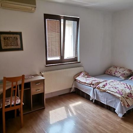 ברטיסלאבה Anh' Private Rooms For Tourist מראה חיצוני תמונה