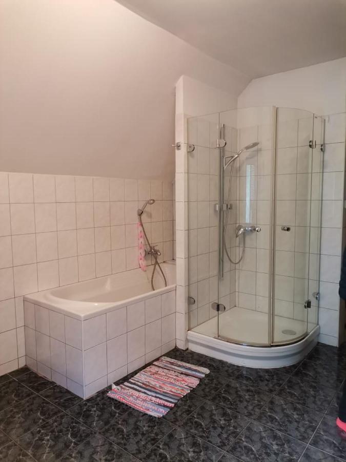 ברטיסלאבה Anh' Private Rooms For Tourist מראה חיצוני תמונה